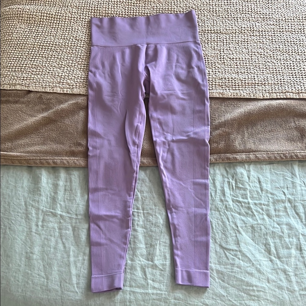 💜Moving Sale💜 Purple Sports Bra and Leggings Set - Picture 4 of 4